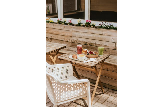 Autour de la Table
